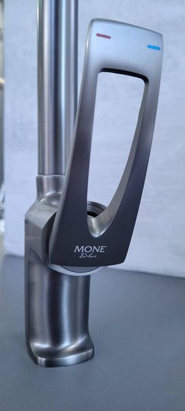 Смеситель для кухни MONE Deluxe с выдвижным изливом KINGDOM 7381381GR Gun Gray